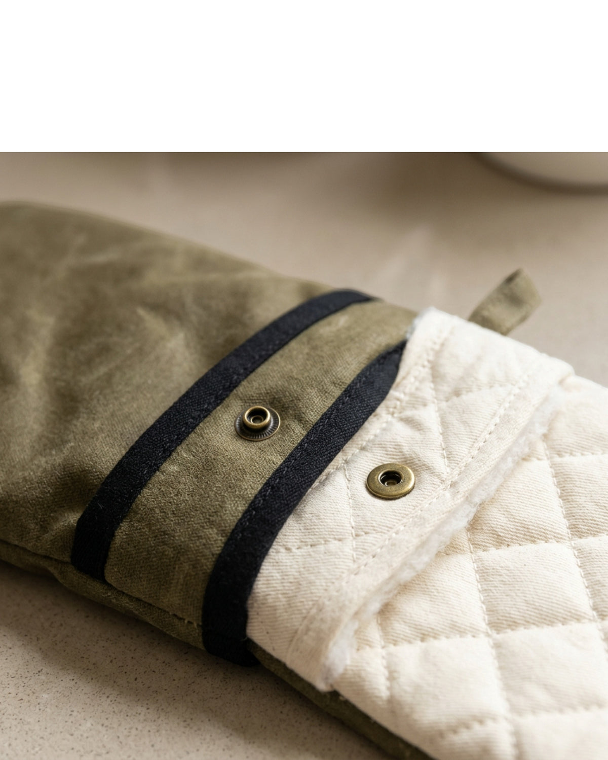 Nvvk Removable-Liner Canvas Oven Mitts 35 cm Olive Pair - Detail view