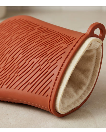 Nvvk Silicone Pinch Oven Mitts Set of 4 Rust - Detail view